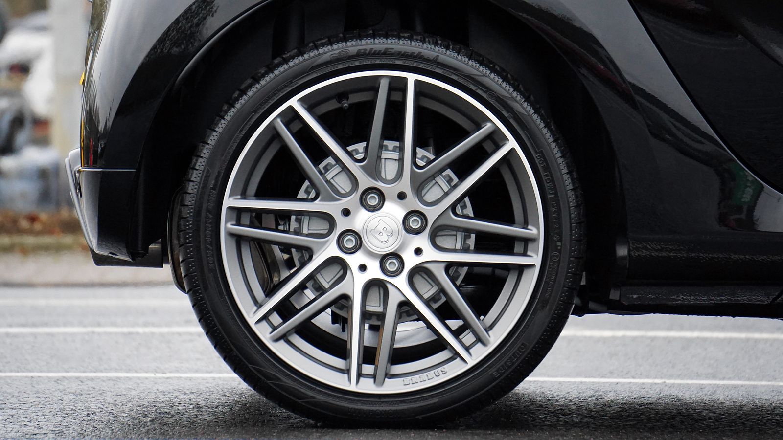 Polished aluminum alloy wheel